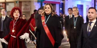 María José Catalá en la Semana Santa Marinera de Valencia con vestimenta tradicional