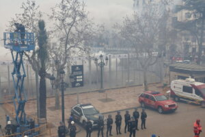 La mascletà de Hermanos Sirvent rinde homenaje a su fundador en València.