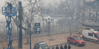 La mascletà de Hermanos Sirvent rinde homenaje a su fundador en València.