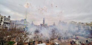 La Pirotecnia Hermanos Sirvent rinde homenaje a su fundador con una espectacular mascletà.