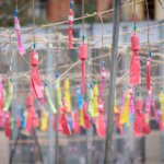 Decoraciones coloridas para la mascletà en Fallas 2026