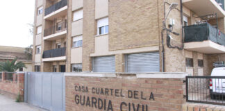Fachada de la caserna de la Guardia Civil en Puçol con nuevas ventanas