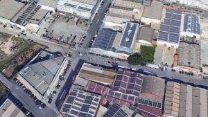 El Ayuntamiento ha adjudicado obras para mejorar las infraestructuras en Castellar-l’Oliveral y el Forn d’Alcedo, tras la riada de octubre de 2024. Estas obras, que incluyen la repavimentación de numerosas calles, reflejan el compromiso del gobierno local con los afectados. La inversión total asciende a casi 2 millones de euros.