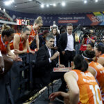 Entrenador y jugadoras de Valencia Basket en la Copa de la Reina 2026