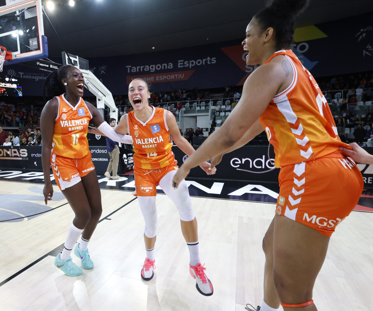 Jugadoras del Valencia Basket celebrando su victoria en la Copa de la Reina 2026
