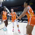 Jugadoras del Valencia Basket celebrando su victoria en la Copa de la Reina 2026