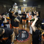 Jugadoras de Valencia Basket celebrando su victoria en la Copa de la Reina 2026.