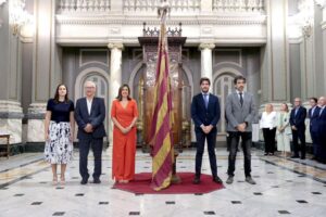 Ceremonia de presentación de la nueva réplica de la Senyera en València