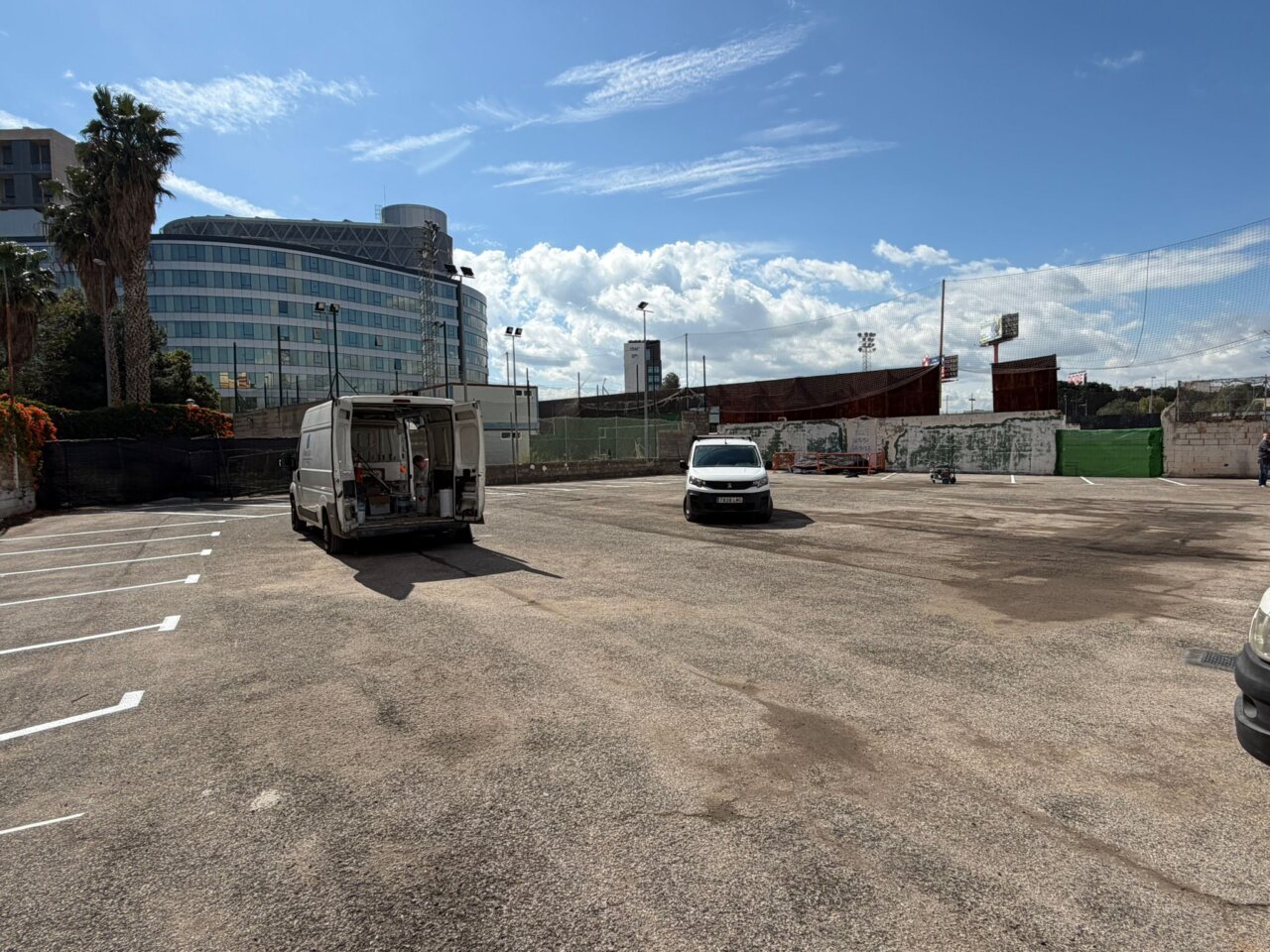 El Ayuntamiento de Burjassot ha habilitado un aparcamiento temporal en el barrio de l’Almara.