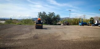 Vista del nuevo aparcamiento en Mas del Jutge en Torrent con maquinaria