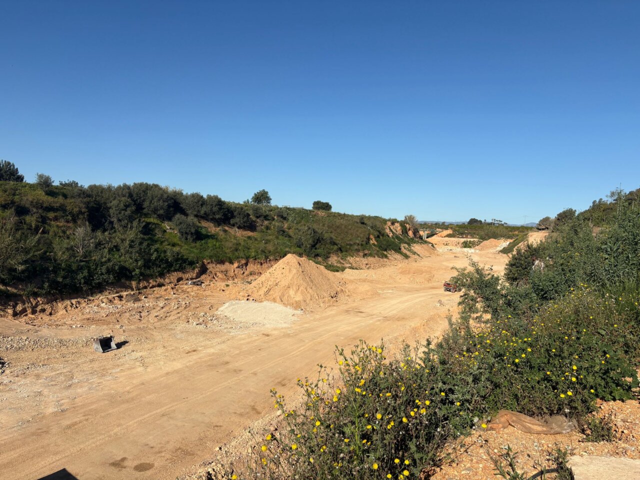 Obras de encauzamiento en el barranco de l'Horteta en Torrent.