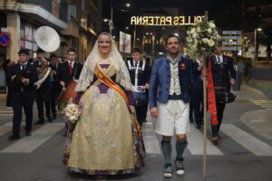 Fallera mayor de Paterna en la ofrenda a la Virgen de los Desamparados