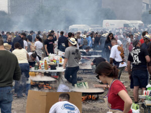 Participantes cocinando paellas en el concurso del Parque Tecnológico de Paterna