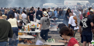 Participantes cocinando paellas en el concurso del Parque Tecnológico de Paterna