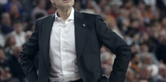 Pedro Martínez entrenador del Valencia Basket en un partido reciente