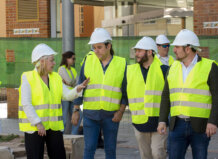 Reunión de autoridades en el proyecto Pla Obert en Catarroja