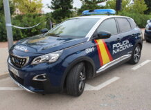 Vehículo de la Policía Nacional en Valencia estacionado en la calle