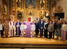 Grupo de personas en la ceremonia del pregón de Semana Santa en Torrent