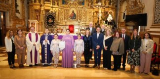 Un pregón cargado de emoción y simbolismo da inicio a la Semana Santa 2026 en Torrent Grupo de personas en la ceremonia del pregón de Semana Santa en Torrent