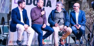 Evento del premio Va de Dona en Rafelbunyol con varios ponentes