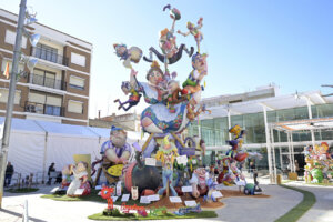 Monumento de la falla Plaça Cervantes en Paiporta durante los premios 2026