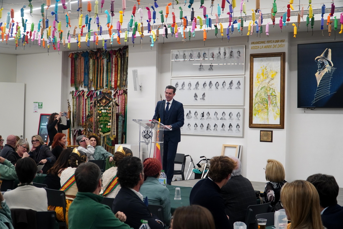 Entrega de premios al mérito fallero en la Falla Convento Jerusalén.