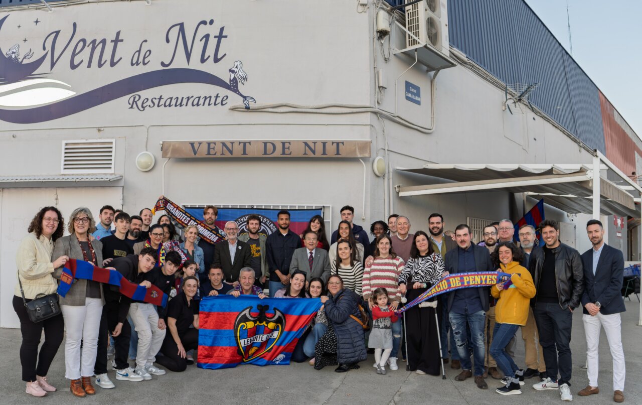 La Peña Alboraia se presentó en un evento en Vent de Nit con la presencia de autoridades y aficionados.
