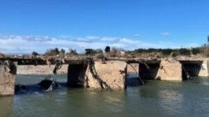 Puente dañado entre Quart de Poblet y Paterna tras la DANA