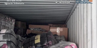 Contenedor con paquetes de marihuana y hachís en el puerto de Valencia