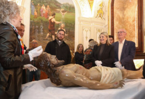 Restauración del Cristo Yacente en la iglesia de San Jorge Mártir de Paiporta