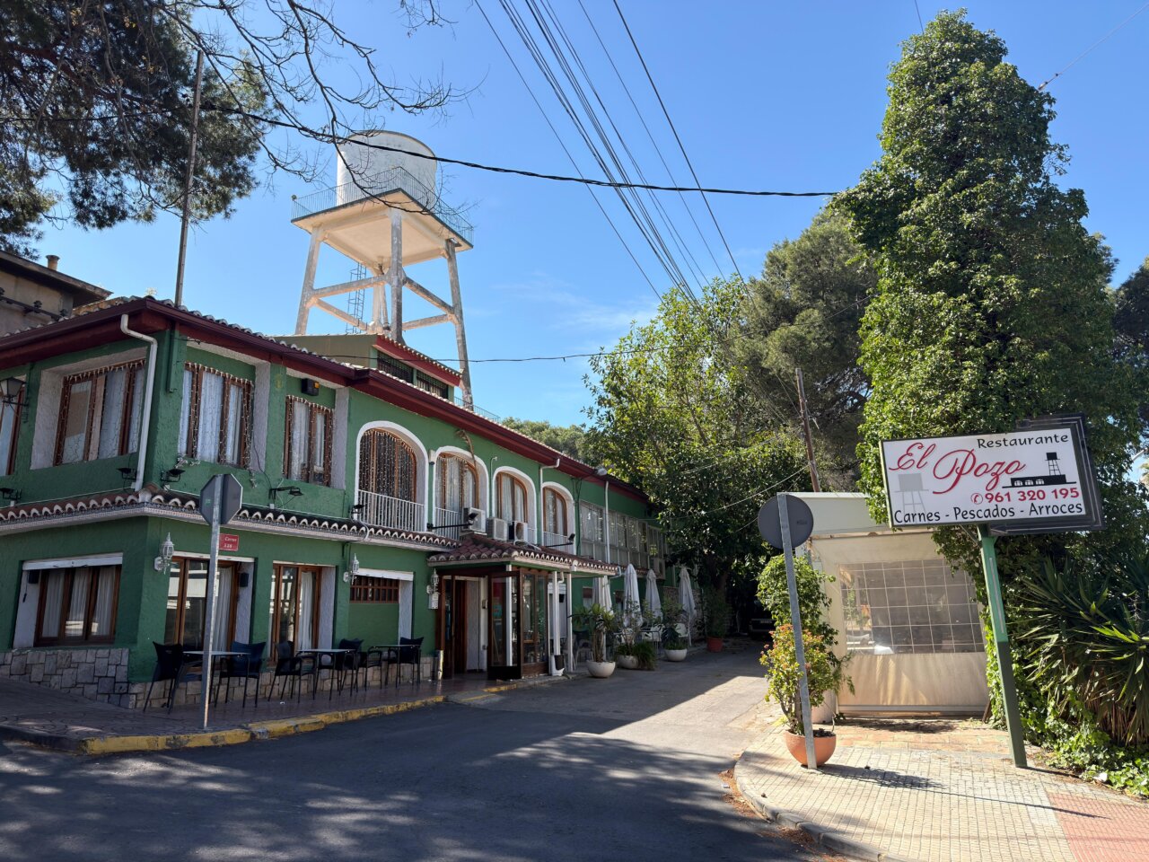 Vista exterior del restaurante El Pozo en La Canyada, Paterna.