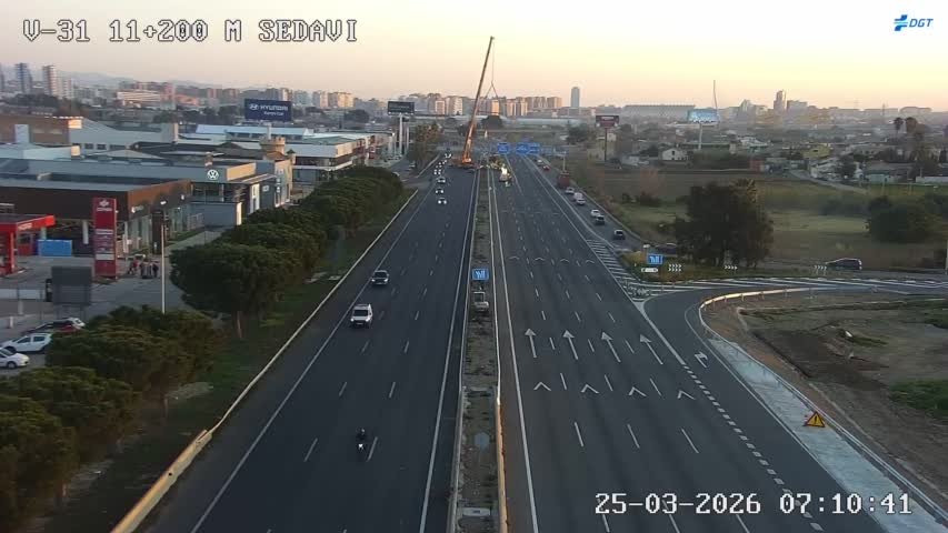 Vista de la Pista de Silla con obras y tráfico denso