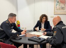 Reunión de coordinación entre policías y alcaldesa en Quart de Poblet