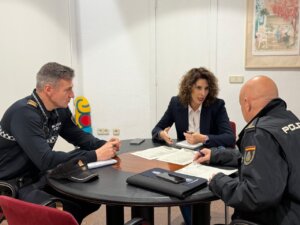 Reunión de coordinación entre policías y alcaldesa en Quart de Poblet