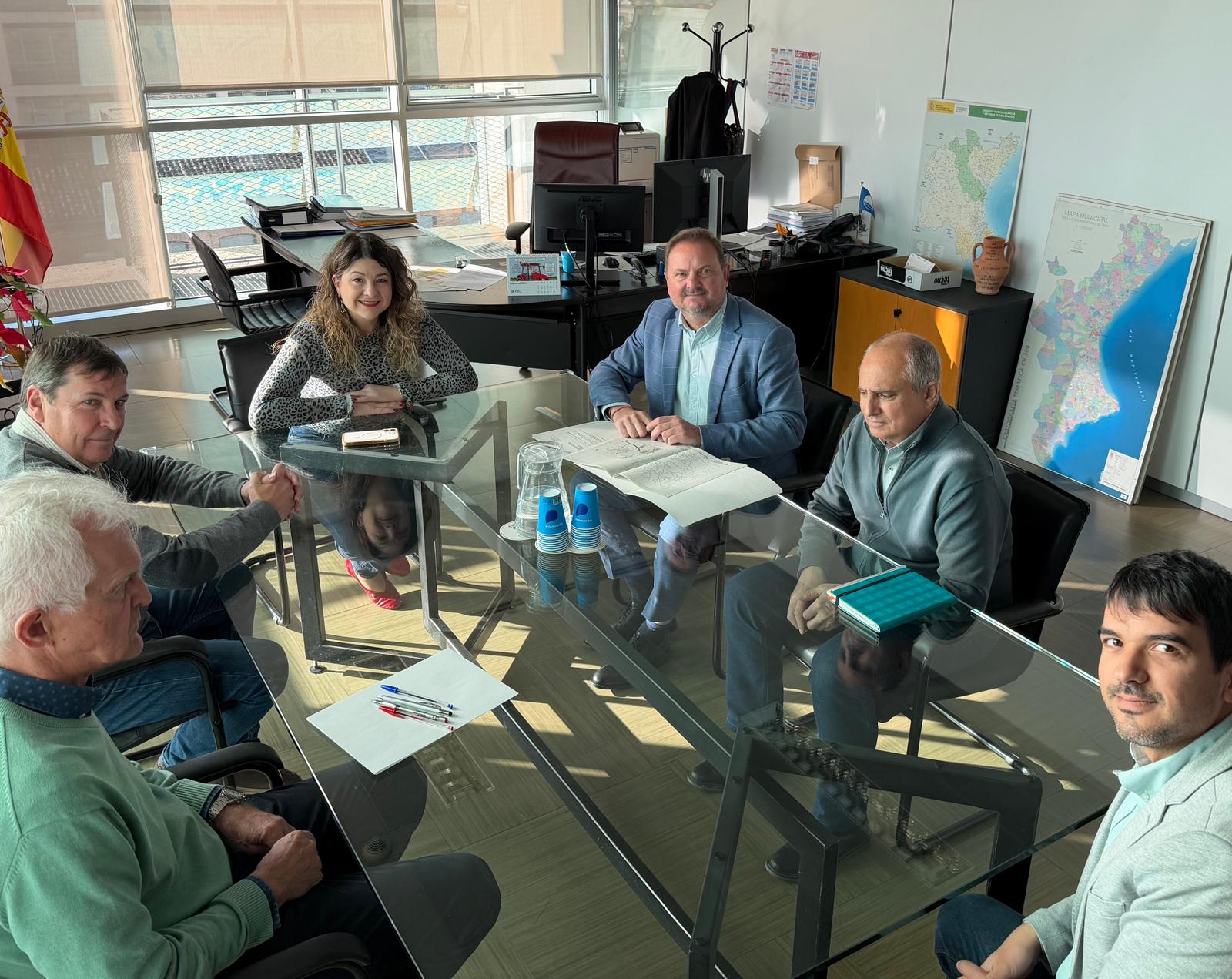 El alcalde de Silla se reúne para abordar inundaciones en el barranco de Tafarra.