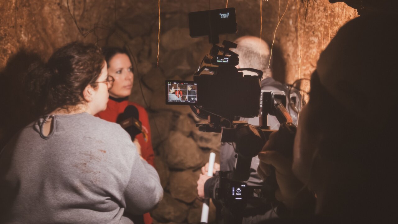 El rodaje del documental sobre los refugios antiaéreos en Moncada.