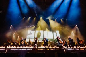 Actuación en vivo de músicos en el espectáculo de Hans Zimmer