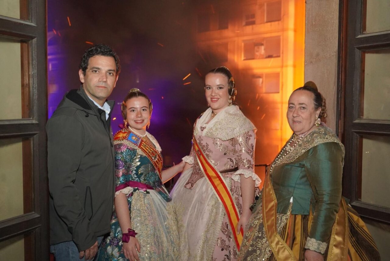 Falleras Mayores de Paterna en la Nit de la Cremà