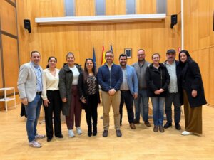 Santiago García Gallego junto a otros miembros del Ayuntamiento de Bonrepòs i Mirambell