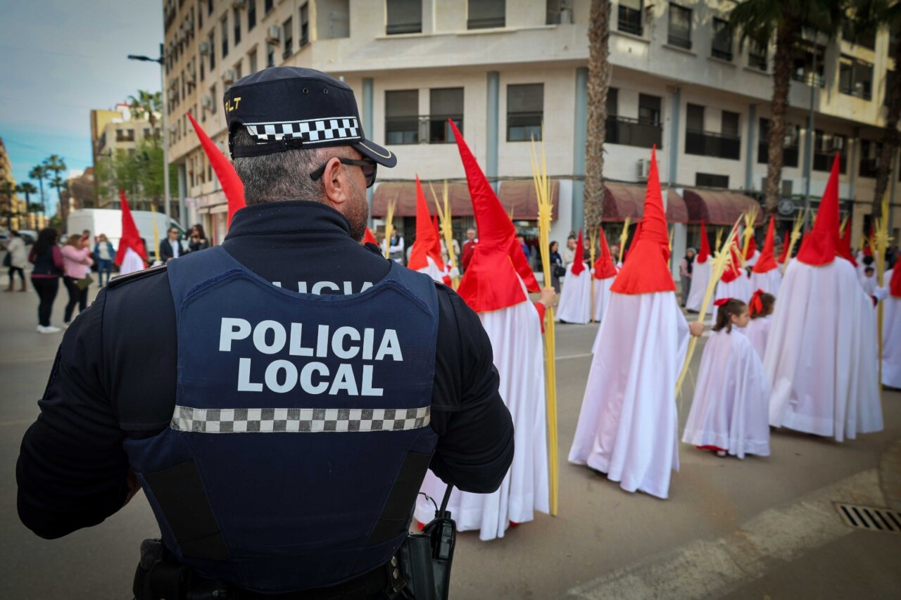 La Policía Local de Torrent garantiza la seguridad durante la Semana Santa.