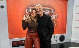 Presentadores del programa El retrovisor discutiendo sobre la Semana Santa