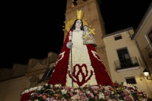 Imagen de la ofrenda floral a la Virgen en Torrent