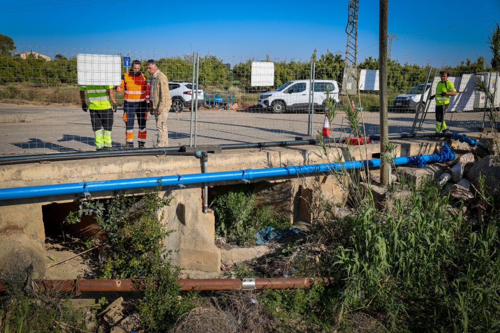 El Ayuntamiento de Torrent avanza en la renovación de una tubería dañada por fuertes lluvias.