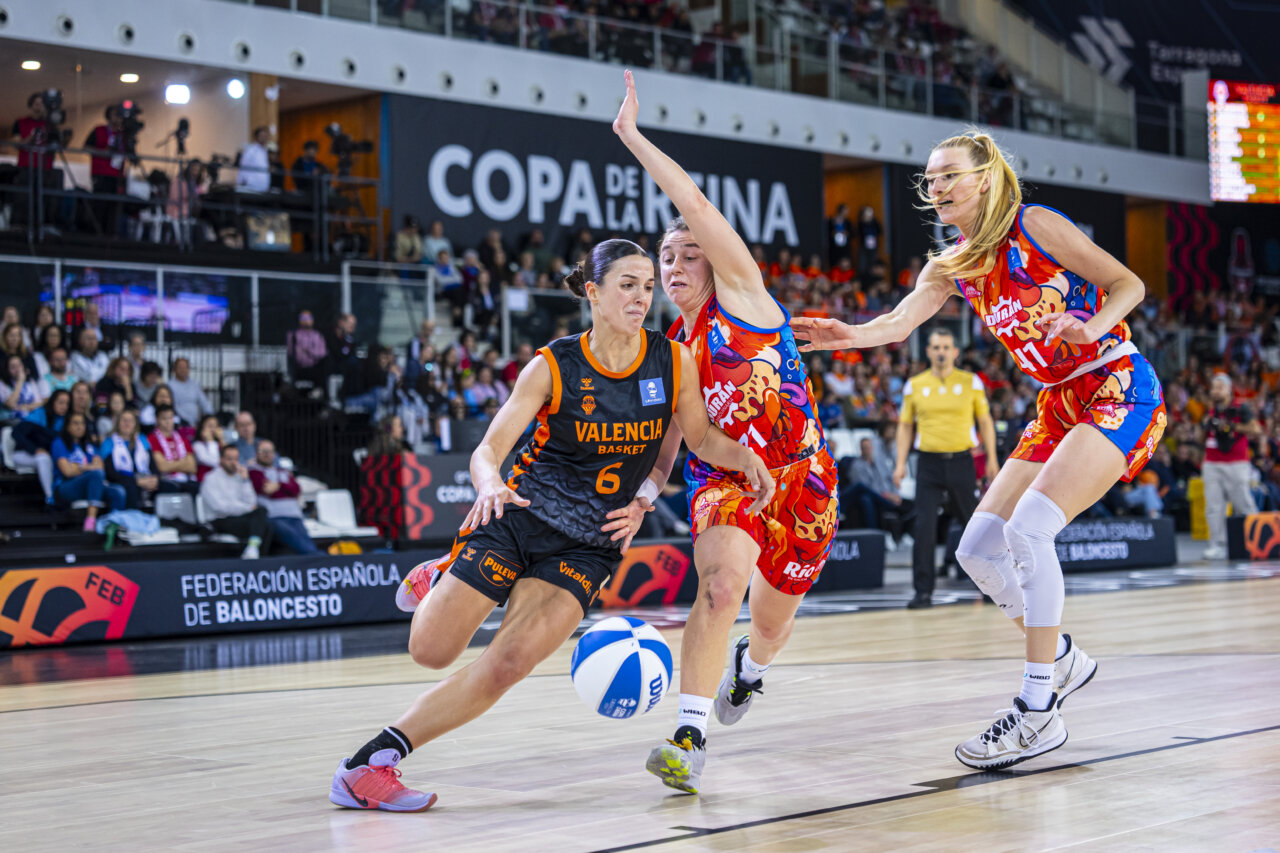 Jugadoras de Valencia Basket compiten en semifinales de baloncesto