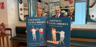 Presentación del evento València Cuina Oberta primavera 2026 con dos personas sosteniendo carteles