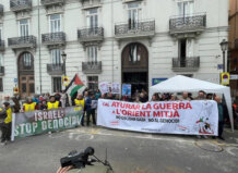Manifestantes en València exigen el cese de hostilidades en Oriente Medio.