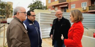 Cuca Gamarra durante su visita al cuartel de la Guardia Civil en Paiporta