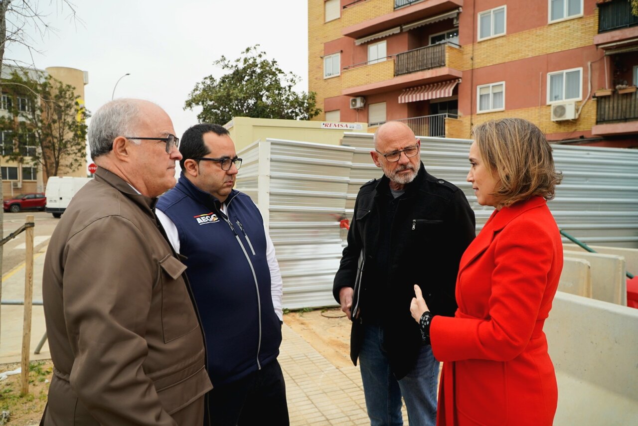 Cuca Gamarra durante su visita al cuartel de la Guardia Civil en Paiporta