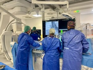 Médicos en la nueva Unidad de Arritmias del hospital Vithas Valencia