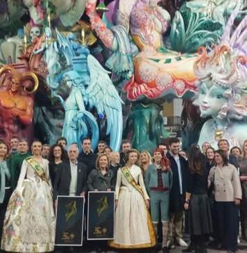 La Falla Convento Jerusalén celebra sus XIII Premios al Mérito Fallero con una gala especial.